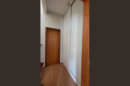 Quarto de casa de condomínio à venda com 2 quartos, 97m² em Bairro das Palmeiras, Campinas