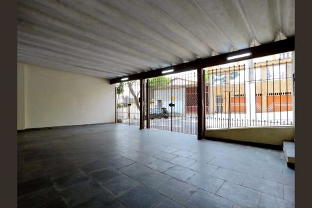 Garagem de casa à venda com 4 quartos, 120m² em Rio Pequeno, São Paulo