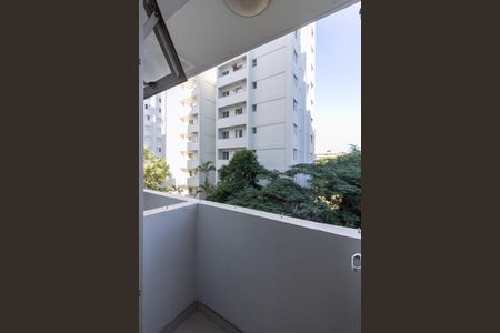 Varanda de apartamento para alugar com 2 quartos, 55m² em Jardim Anhanguera, São Paulo