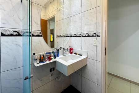 Casa à venda com 254m², 3 quartos e 4 vagasBanheiro Social