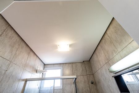 Casa de condomínio à venda com 140m², 2 quartos e 2 vagas Casa de condomínio à venda com 140m², 2 quartos e 2 vagasQuarto 1 - Banheiro da Suite