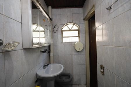 Casa à venda com 448m², 3 quartos e 3 vagasBanheiro da Suíte 1