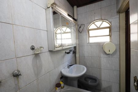 Casa à venda com 448m², 3 quartos e 3 vagasBanheiro da Suíte 1