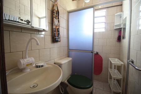 Casa à venda com 90m², 2 quartos e 8 vagasBanheiro da Suíte 1