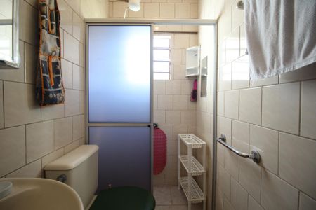 Casa à venda com 90m², 2 quartos e 8 vagasBanheiro da Suíte 1