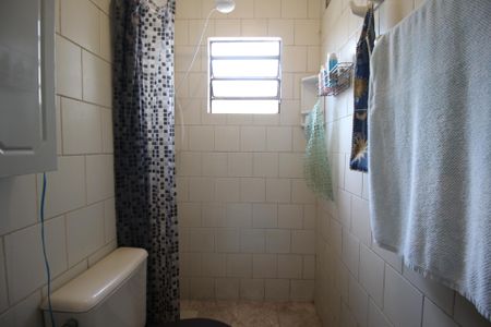 Casa à venda com 90m², 2 quartos e 8 vagasBanheiro da Suíte 2