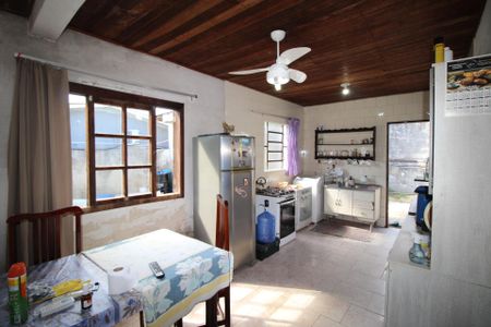 Casa à venda com 90m², 2 quartos e 8 vagasSala/Cozinha