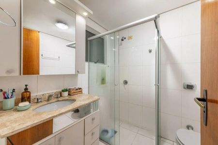 Banheiro 2 de apartamento para alugar com 3 quartos, 90m² em Petrópolis, Porto Alegre