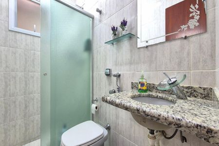 Casa à venda com 270m², 3 quartos e 3 vagasBanheiro