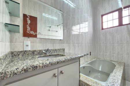 Casa à venda com 270m², 3 quartos e 3 vagasBanheiro da Suíte