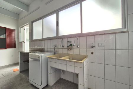Casa à venda com 270m², 3 quartos e 3 vagasÁrea de Serviço