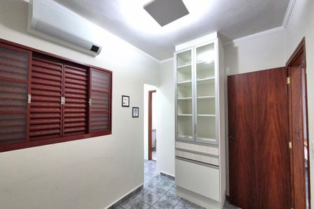 Casa à venda com 270m², 3 quartos e 3 vagasQuarto 3 - Suíte
