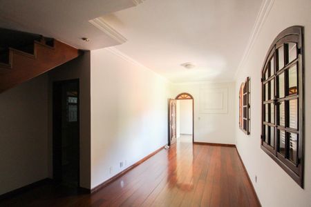 Apartamento para alugar com 96m², 3 quartos e 1 vaga Apartamento para alugar com 96m², 3 quartos e 1 vagaSala