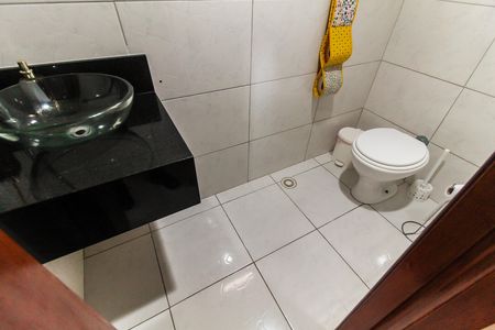 Casa à venda com 570m², 5 quartos e 15 vagas Casa à venda com 570m², 5 quartos e 15 vagasLavabo