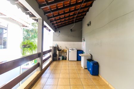Casa à venda com 570m², 5 quartos e 15 vagas Casa à venda com 570m², 5 quartos e 15 vagasÁrea de Serviço 2