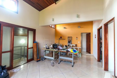 Casa à venda com 570m², 5 quartos e 15 vagas Casa à venda com 570m², 5 quartos e 15 vagasSala - Sotão