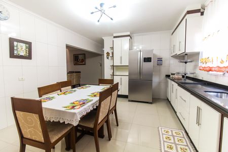 Casa à venda com 570m², 5 quartos e 15 vagas Casa à venda com 570m², 5 quartos e 15 vagasCozinha