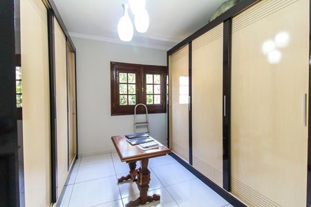 Casa à venda com 570m², 5 quartos e 15 vagas Casa à venda com 570m², 5 quartos e 15 vagasCloset da Suíte 1
