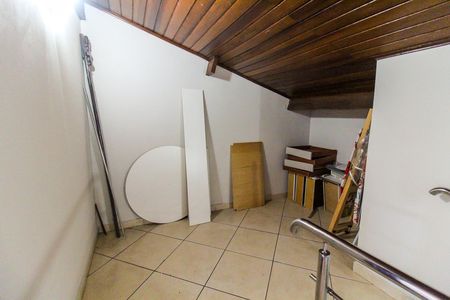 Casa à venda com 570m², 5 quartos e 15 vagas Casa à venda com 570m², 5 quartos e 15 vagasHall - Sotão