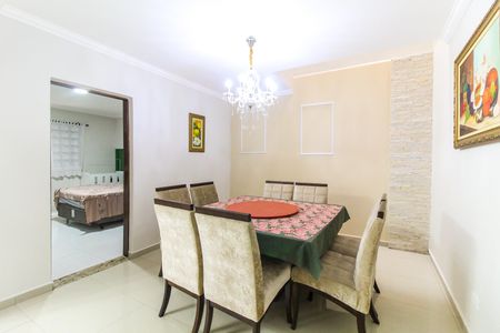 Casa à venda com 570m², 5 quartos e 15 vagas Casa à venda com 570m², 5 quartos e 15 vagasSala de Jantar