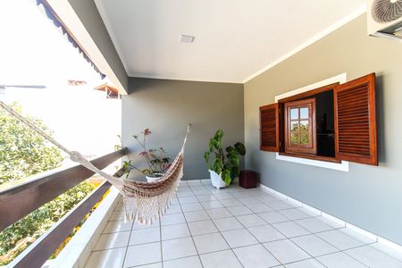 Casa à venda com 570m², 5 quartos e 15 vagas Casa à venda com 570m², 5 quartos e 15 vagasVaranda