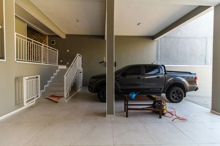Casa à venda com 570m², 5 quartos e 15 vagas Casa à venda com 570m², 5 quartos e 15 vagasGaragem