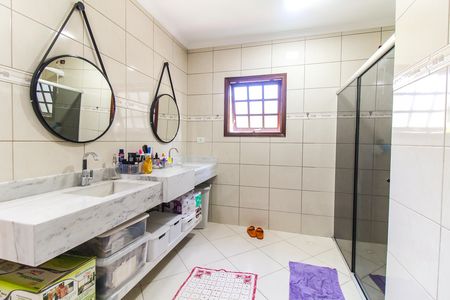 Casa à venda com 570m², 5 quartos e 15 vagas Casa à venda com 570m², 5 quartos e 15 vagasBanheiro da Suíte 1