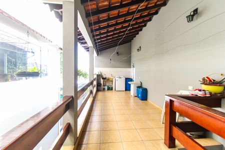 Casa à venda com 570m², 5 quartos e 15 vagas Casa à venda com 570m², 5 quartos e 15 vagasÁrea de Serviço 2