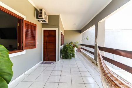 Casa à venda com 570m², 5 quartos e 15 vagas Casa à venda com 570m², 5 quartos e 15 vagasVaranda