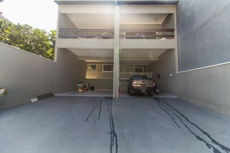 Casa à venda com 570m², 5 quartos e 15 vagas Casa à venda com 570m², 5 quartos e 15 vagasQuintal