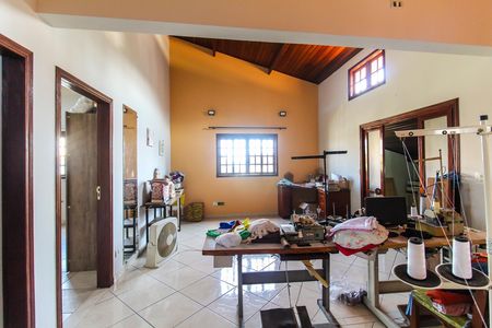 Casa à venda com 570m², 5 quartos e 15 vagas Casa à venda com 570m², 5 quartos e 15 vagasSala - Sotão