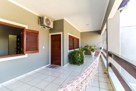 Casa à venda com 570m², 5 quartos e 15 vagas Casa à venda com 570m², 5 quartos e 15 vagasVaranda