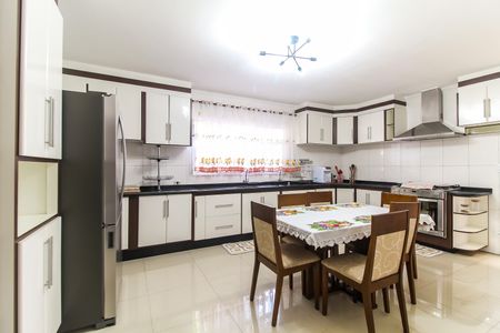 Casa à venda com 570m², 5 quartos e 15 vagas Casa à venda com 570m², 5 quartos e 15 vagasCozinha