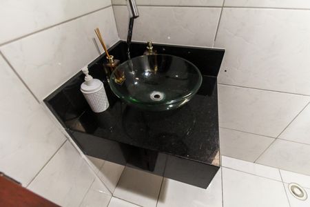 Casa à venda com 570m², 5 quartos e 15 vagas Casa à venda com 570m², 5 quartos e 15 vagasLavabo