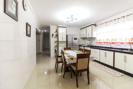 Casa à venda com 570m², 5 quartos e 15 vagas Casa à venda com 570m², 5 quartos e 15 vagasCozinha