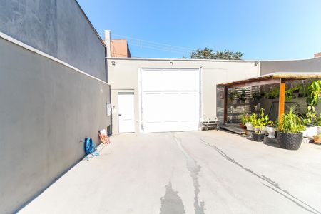 Casa à venda com 570m², 5 quartos e 15 vagas Casa à venda com 570m², 5 quartos e 15 vagasQuintal