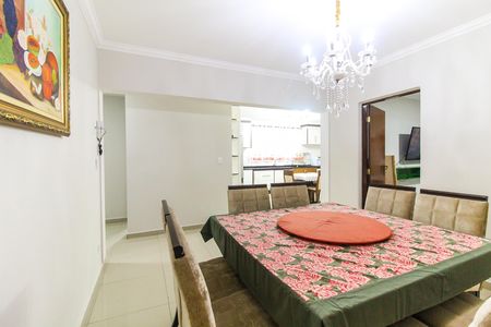 Casa à venda com 570m², 5 quartos e 15 vagas Casa à venda com 570m², 5 quartos e 15 vagasSala de Jantar