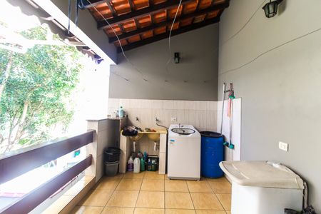 Casa à venda com 570m², 5 quartos e 15 vagas Casa à venda com 570m², 5 quartos e 15 vagasÁrea de Serviço 2