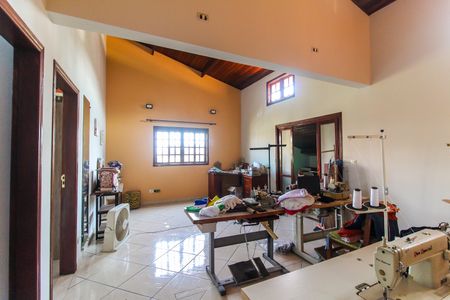 Casa à venda com 570m², 5 quartos e 15 vagas Casa à venda com 570m², 5 quartos e 15 vagasSala - Sotão