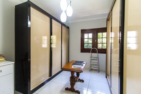 Casa à venda com 570m², 5 quartos e 15 vagas Casa à venda com 570m², 5 quartos e 15 vagasCloset da Suíte 1