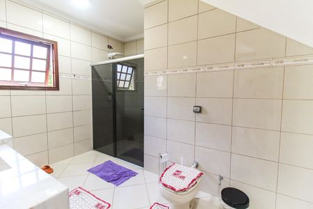 Casa à venda com 570m², 5 quartos e 15 vagas Casa à venda com 570m², 5 quartos e 15 vagasBanheiro da Suíte 1