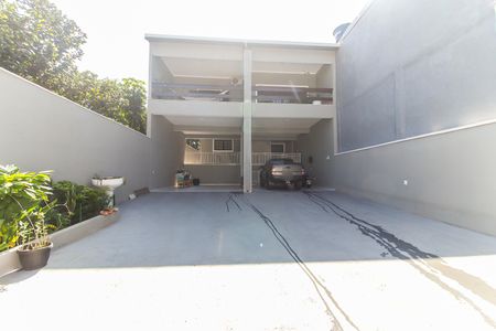 Casa à venda com 570m², 5 quartos e 15 vagas Casa à venda com 570m², 5 quartos e 15 vagasQuintal