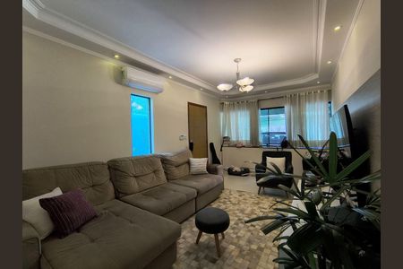 Casa à venda com 3 quartos, 153m² em São Domingos, São Paulo