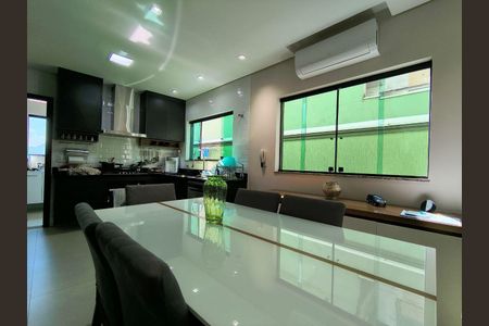Casa à venda com 3 quartos, 153m² em São Domingos, São Paulo