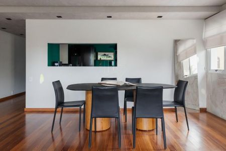 Apartamento à venda com 2 quartos, 136m² em Vila Madalena, São Paulo