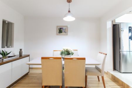 Casa à venda com 250m², 3 quartos e 2 vagasSala