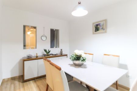 Casa à venda com 250m², 3 quartos e 2 vagasSala