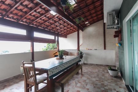 Casa à venda com 250m², 3 quartos e 2 vagasÁrea Externa