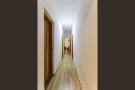 Casa à venda com 250m², 3 quartos e 2 vagasCorredor