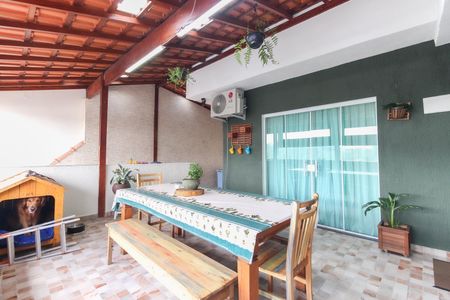 Casa à venda com 250m², 3 quartos e 2 vagasÁrea Externa